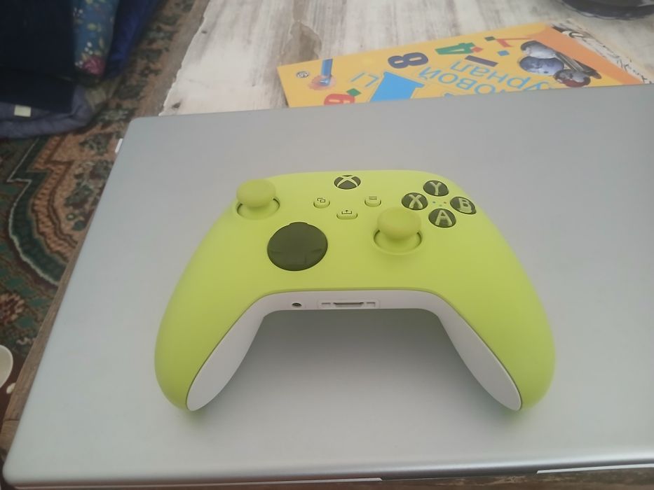 Геймпад Microsoft Xbox Electric volt Sotiladi!!!