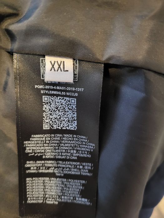 Vând geaca de iarna Guess