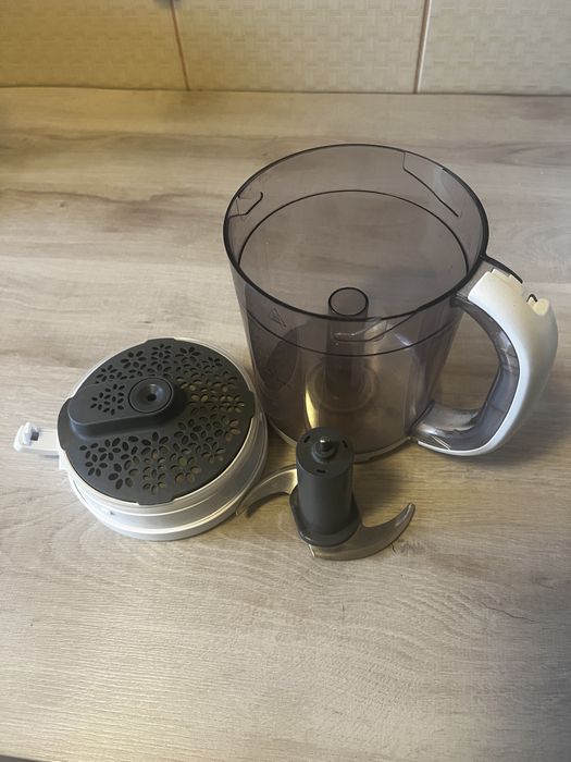 Aparat de gatit la abur Philips Avent 4 in 1 caută un nou bebeluș
