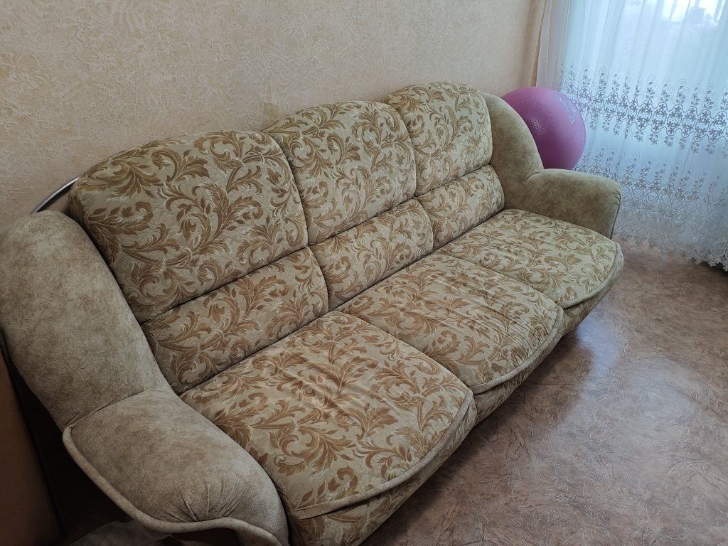 Диван в хорошем состоянии