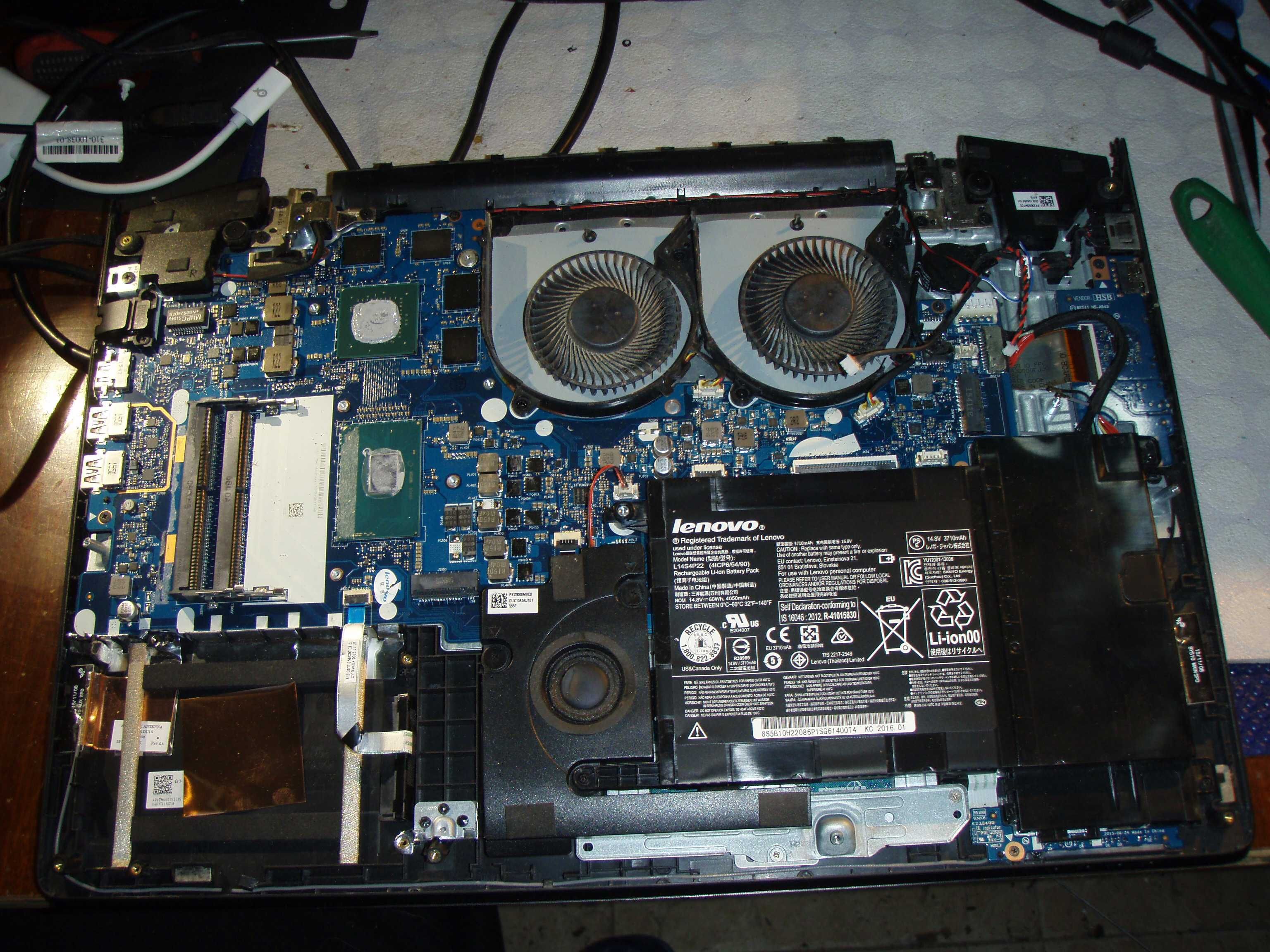 Dezmembrez Lenovo Ideapad Y700-15ISK, se restarteaza (nu afiseaza