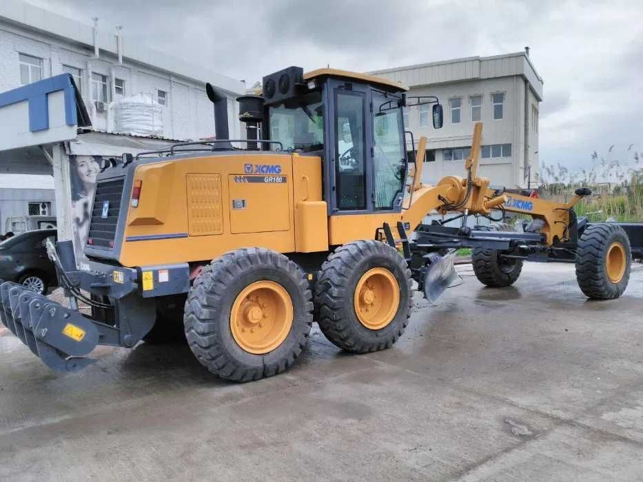 XCMG автогрейдер 180