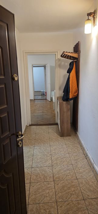Vand apartament cu 2 camere plus anexa