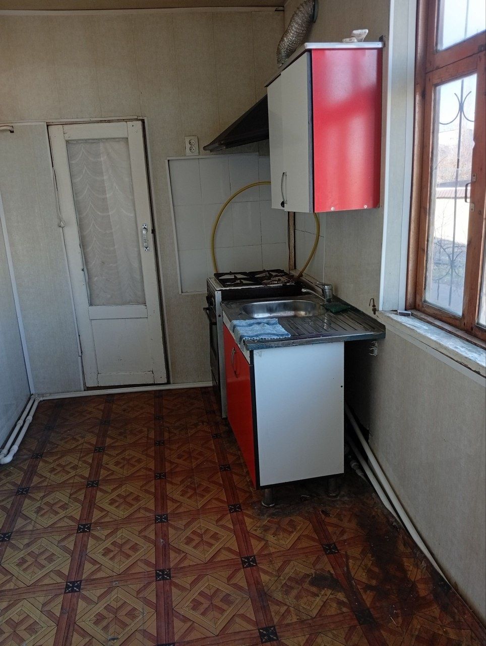 Продается дом срочно в  центре Янгибозара