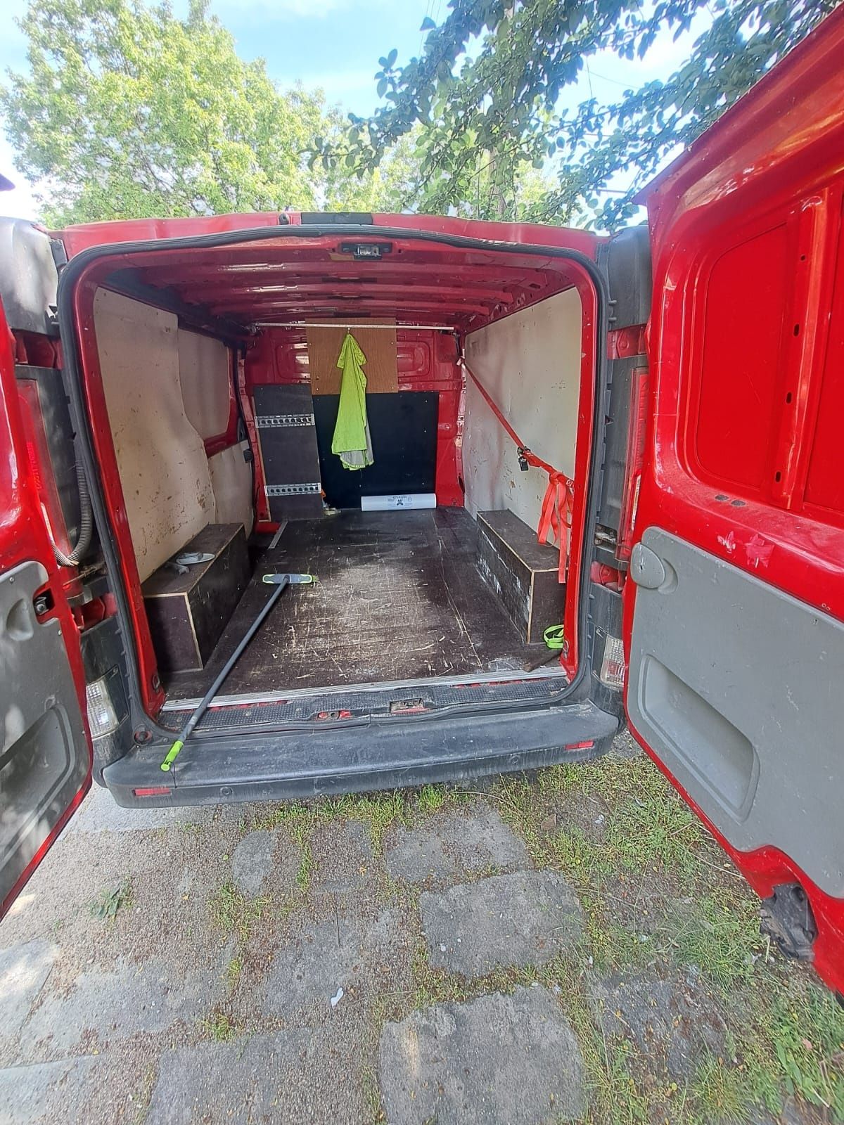 VAUXHALL Vivaro (Опел]