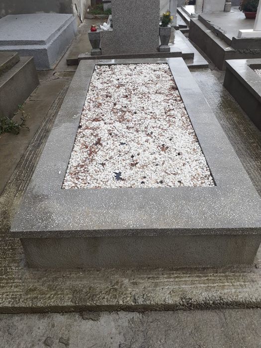 Vand loc veci in cimitirul catolic