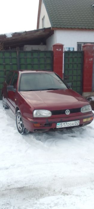 Продам гольф3 на ходу 1996 г.  В. Механика вишневого цвета алматы