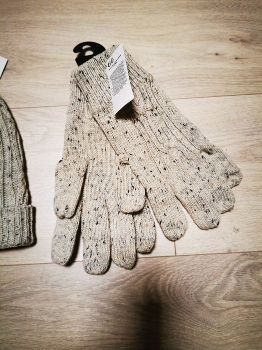 Set căciulă și mănuși nou