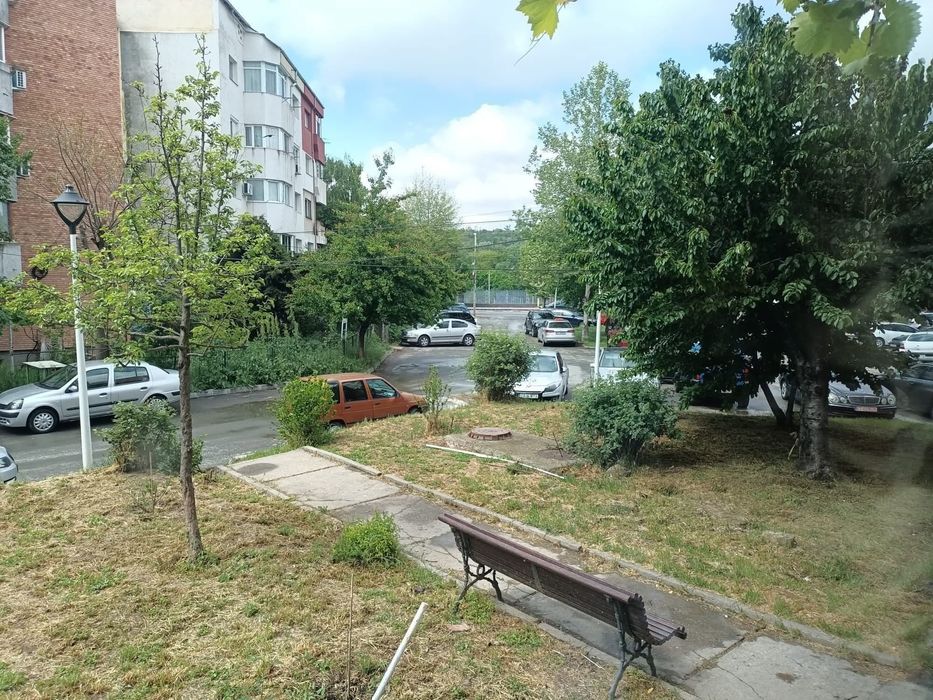 Vand sau Inchiriez Apartament cu 2 Camere / Decomandat/ Zona Centra