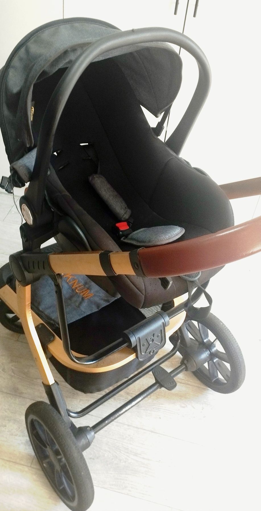 Продам детскую коляску 3в1