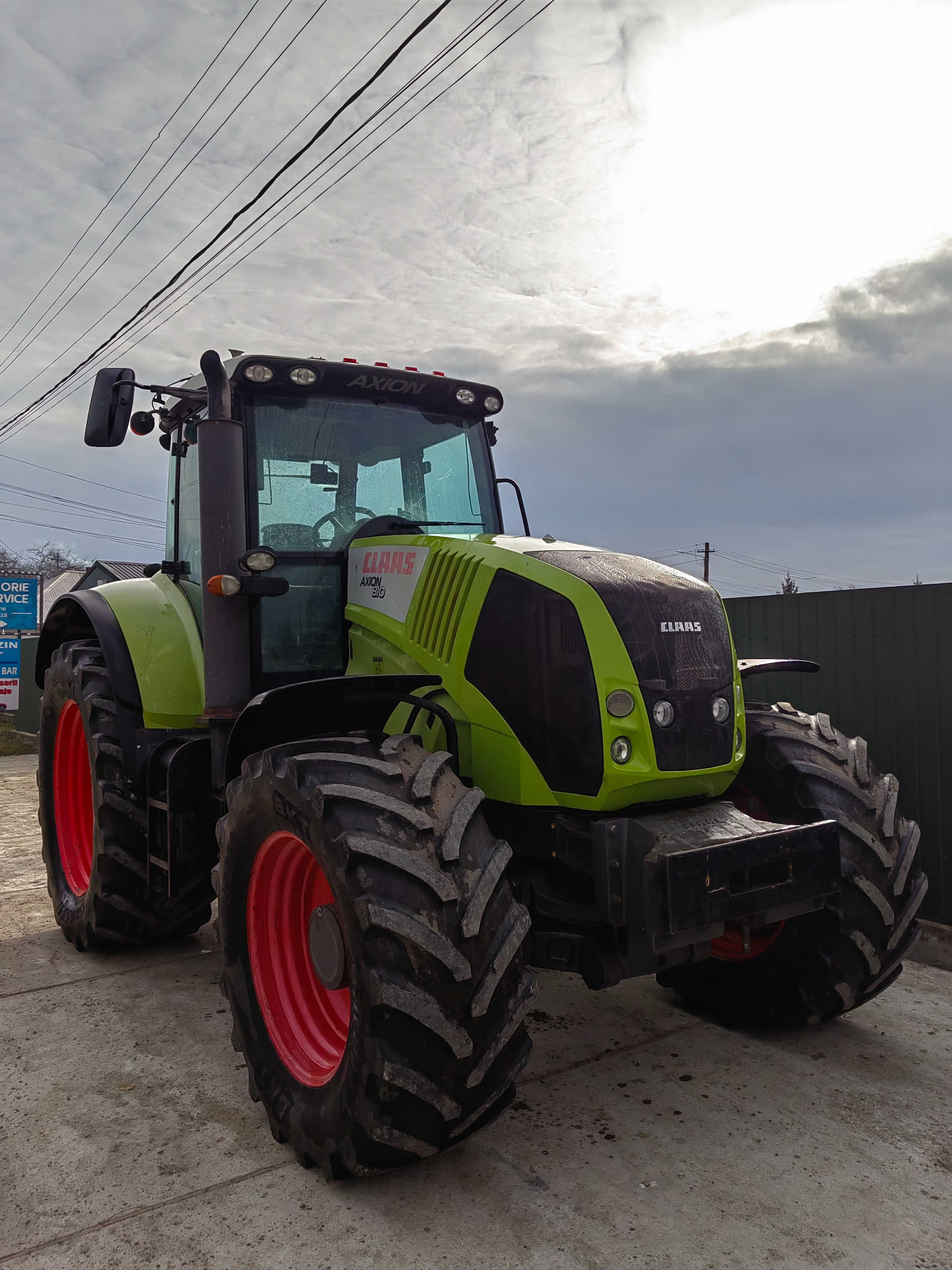 Vand sau schimb tractor Claas Axion 810!