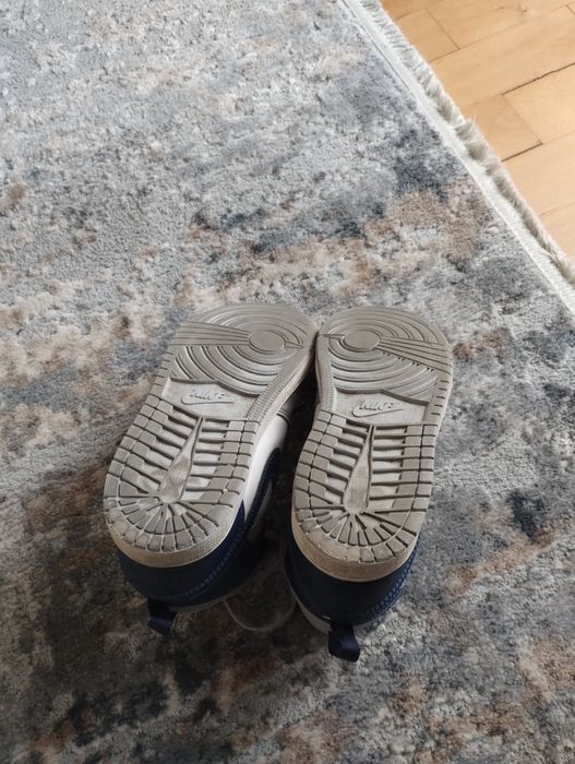 Pantofi sport Adidași Nike Jordan 1 mid sneakers mărime 34