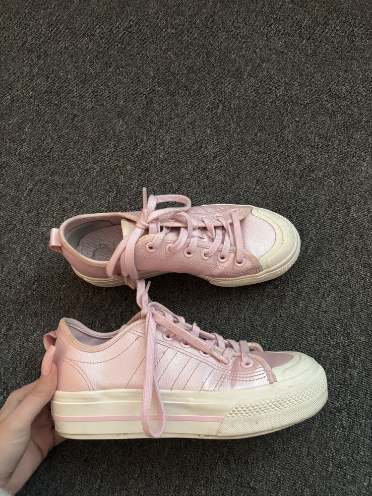 Розови обувки Adidas