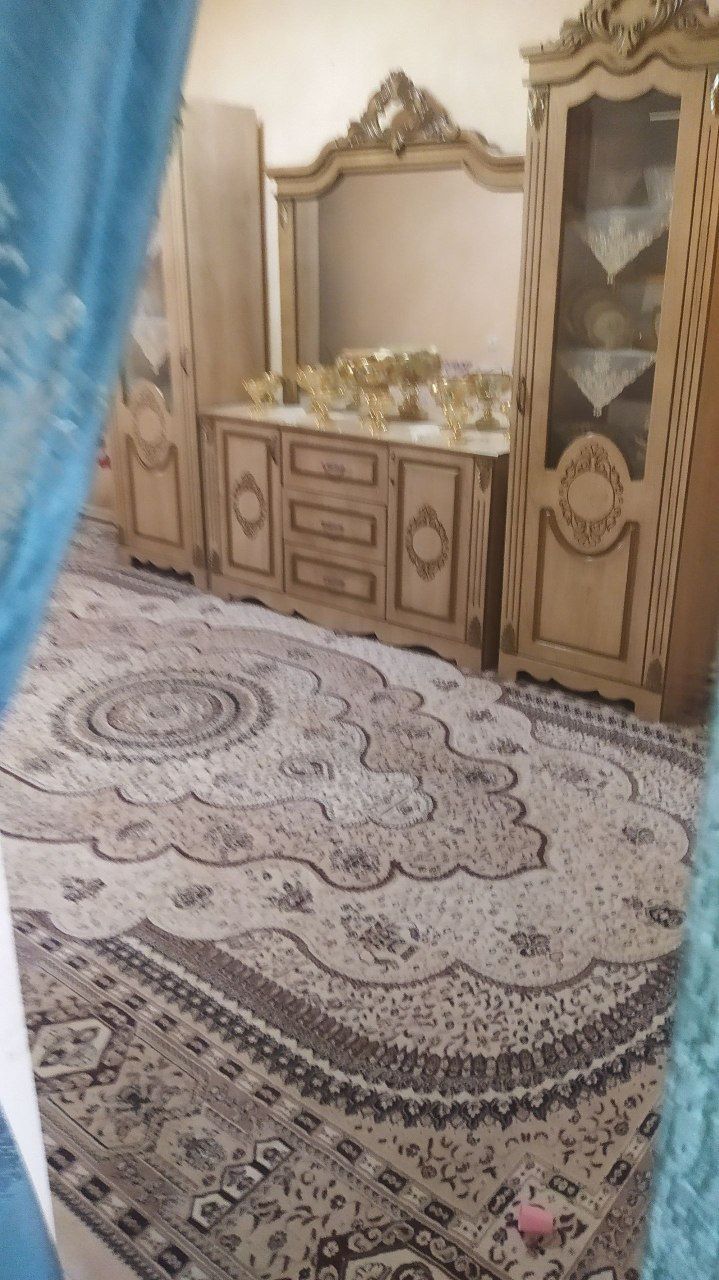 Dom yangiyo'l shaxar baxt mfy
3 xonali 1 - etaj 80 m² atapleni