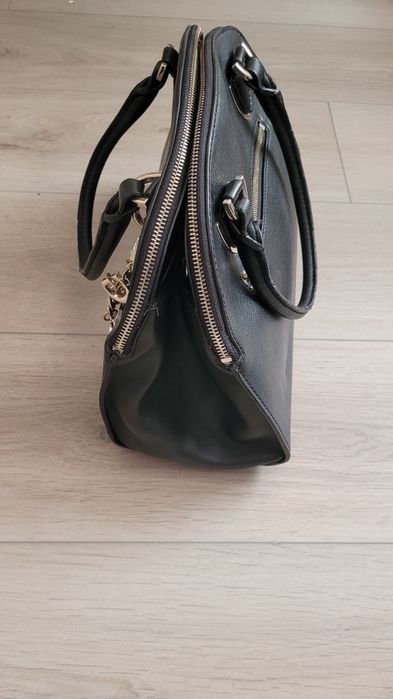 Дамска чанта GUESS