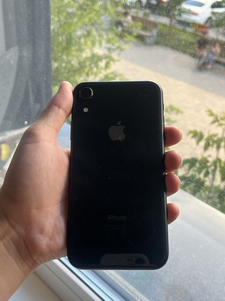 продам б/у Iphone XR