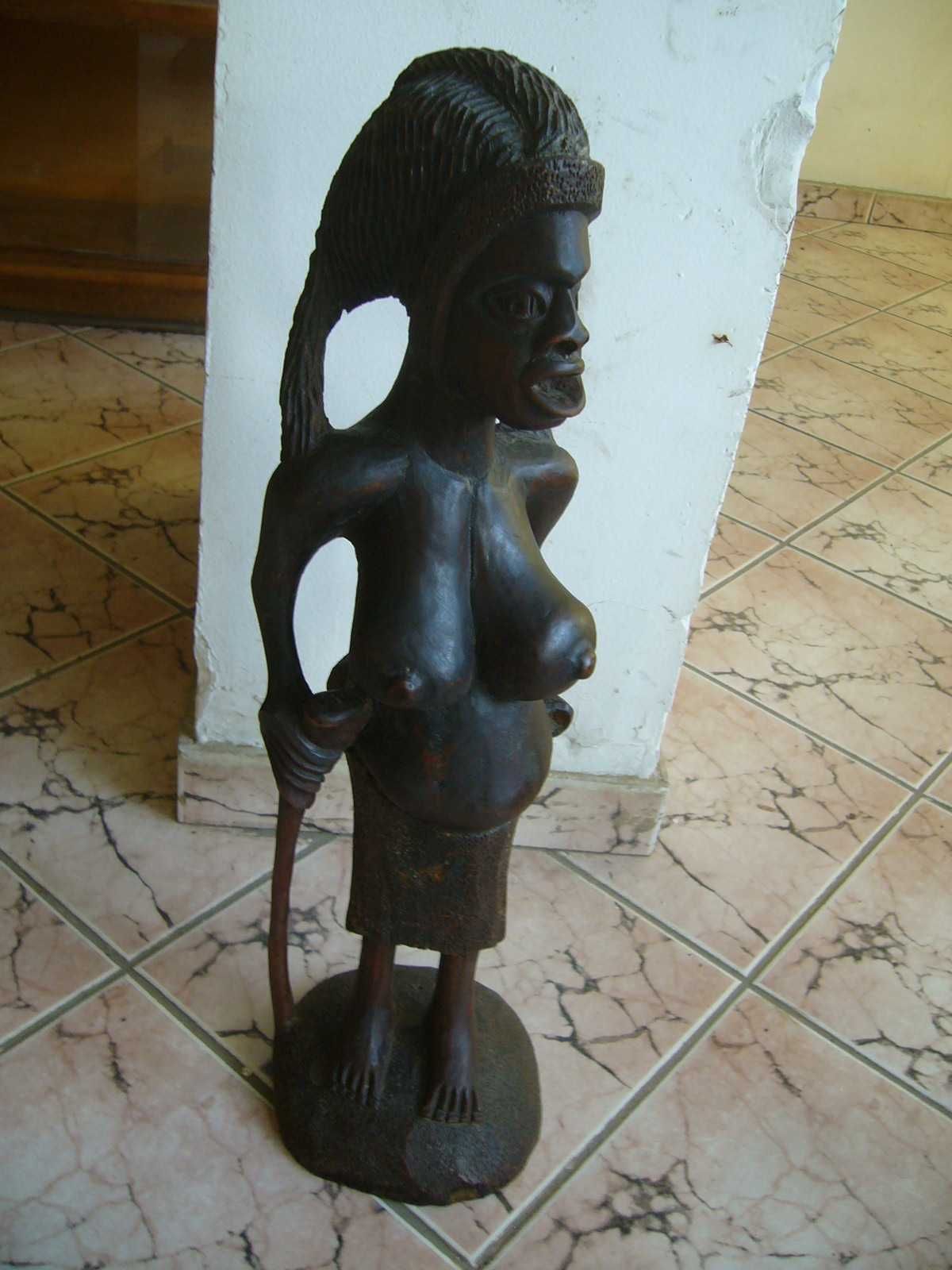Голо Тяло - Дървена Статуя