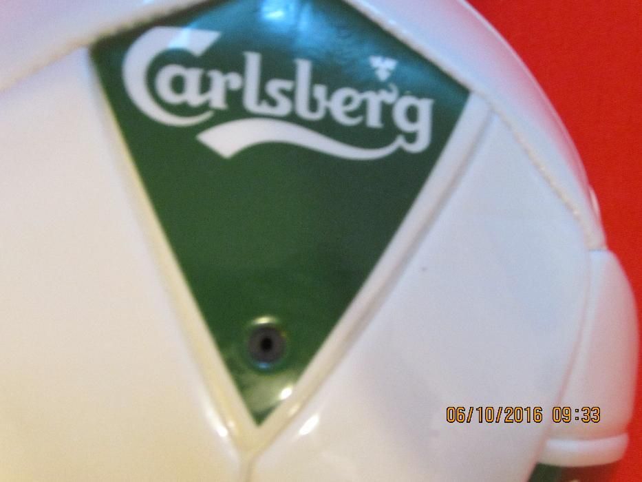 Minge fotbal Carlsberg noua -un cadou perfect