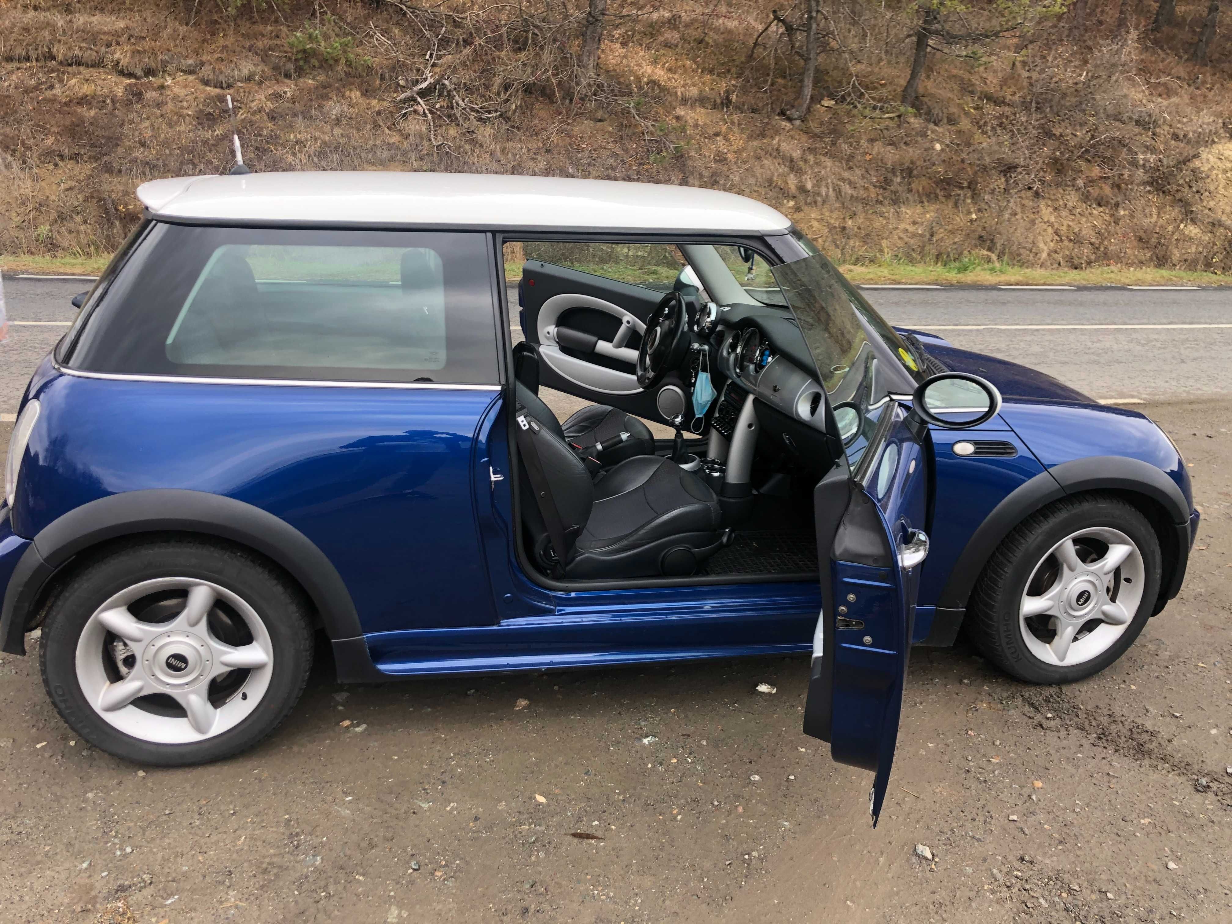 Vand MINI Cooper 1,6 benzina (cu defect la motor)