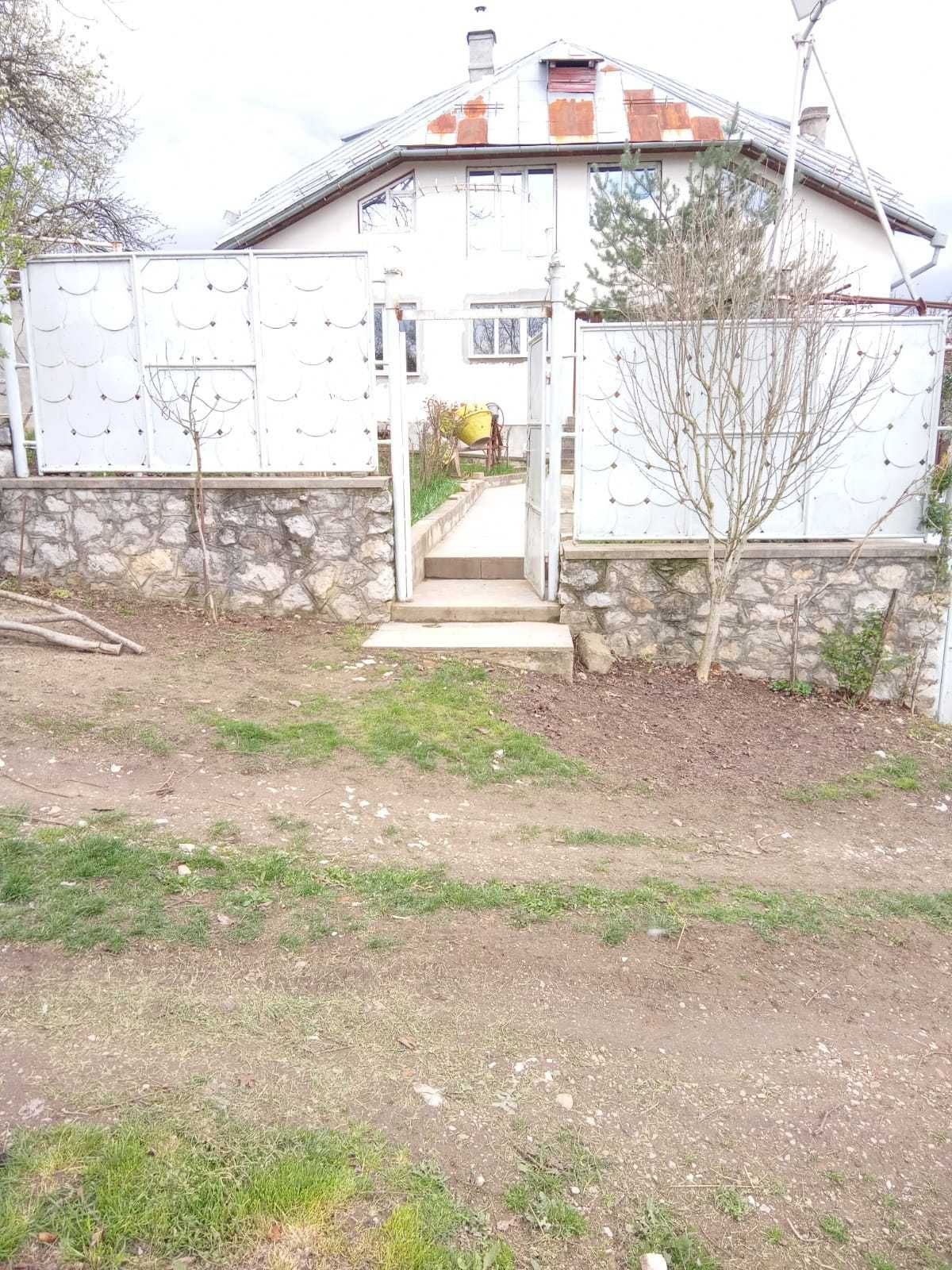 Vand casa si teren