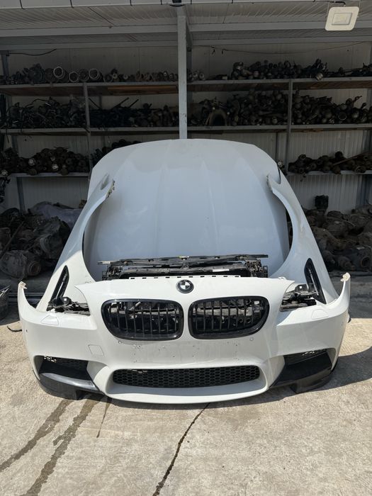 Челен удар предница бмв м5 ф10 bmw m5 f10 радиатори маска капак калник