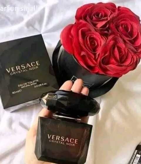 Дамският парфюм Versace Crystal Noir от Antoine Lie 100мл