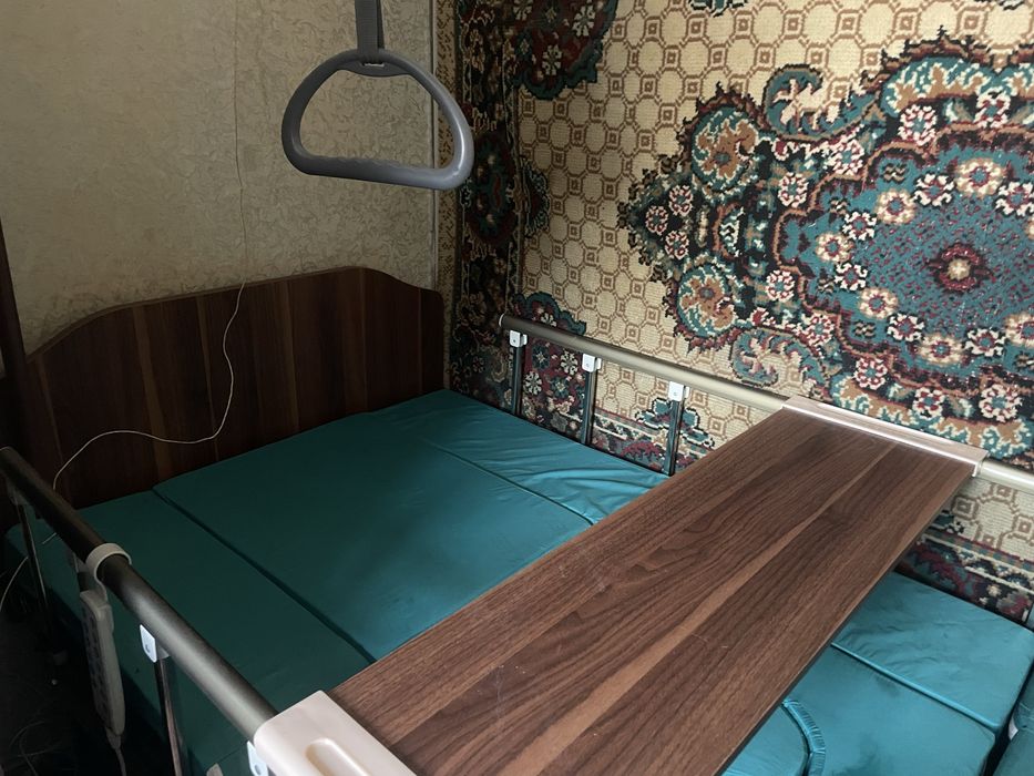 Медицинская кровать для людей с ограниченными возможностями