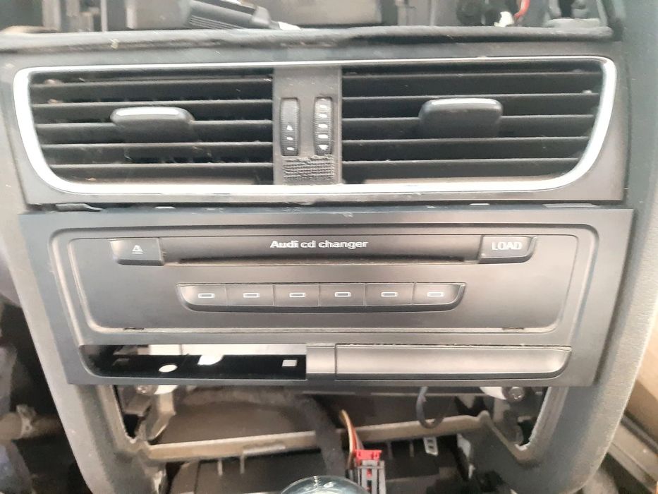 Unitate CD CHANGER  AUDI A4 B8 / A5 / Q5  cod 8T1035110C