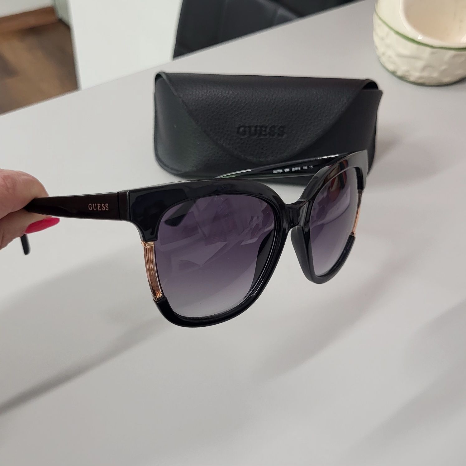 Дамски слънчеви очила Guess