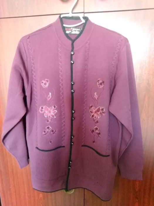 Продам кофту новая  размер 48