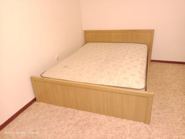 Кровать двуспальная, с матрасом