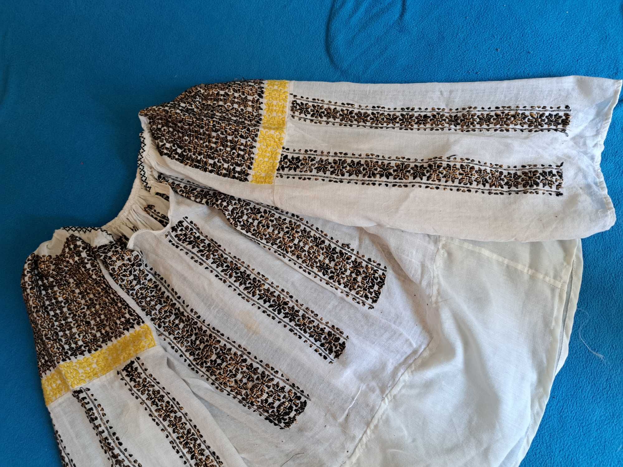 Ie traditionala populara veche Oltenia,cusuta manual ,mai multe modele