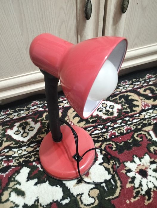 Настольная лампа