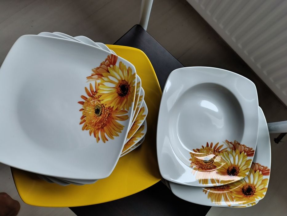 Set de farfurii noi.