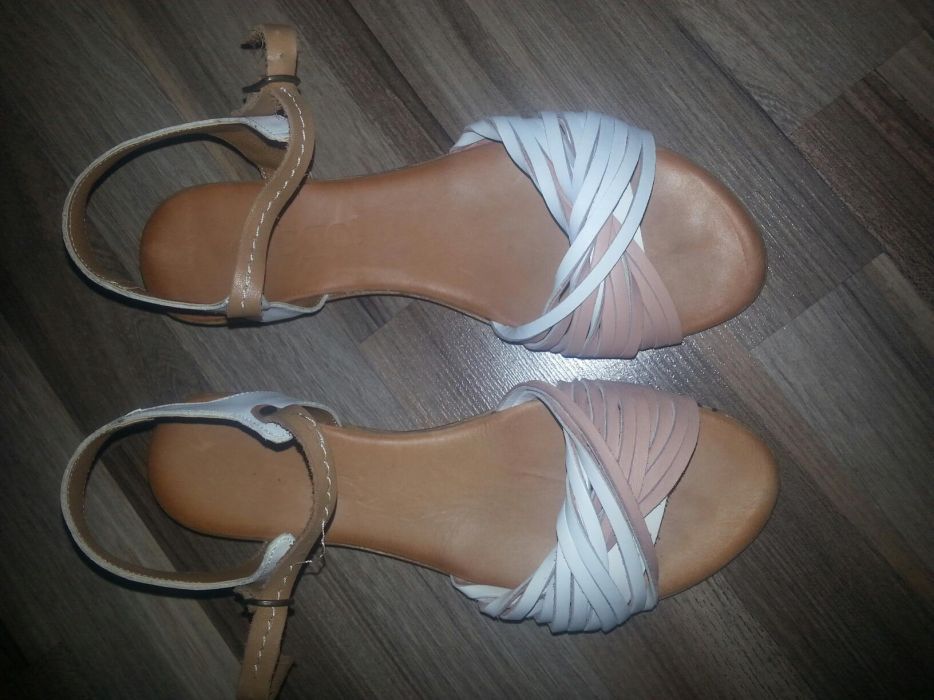 Vand sandale din piele