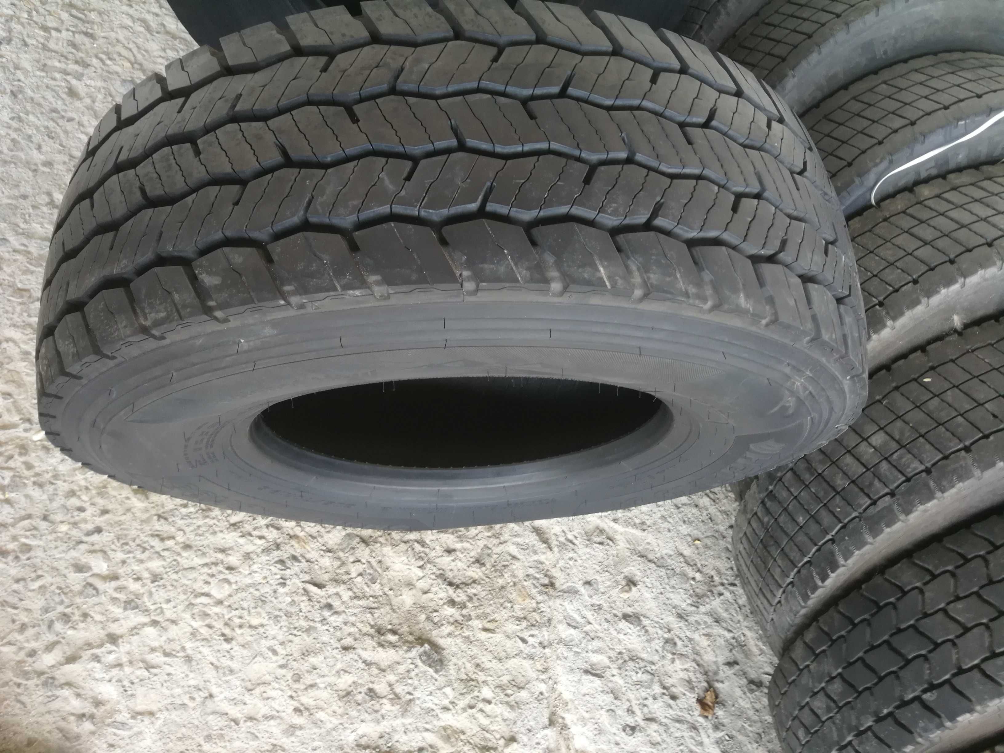 1 тежкотоварна гума R19.5 305/70 Hankook DH35 148/145M M+S