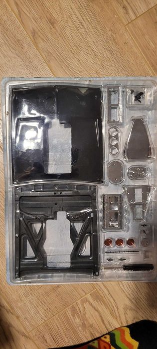 Продавам списания с части от Додж Чарджър.Цената е за брой