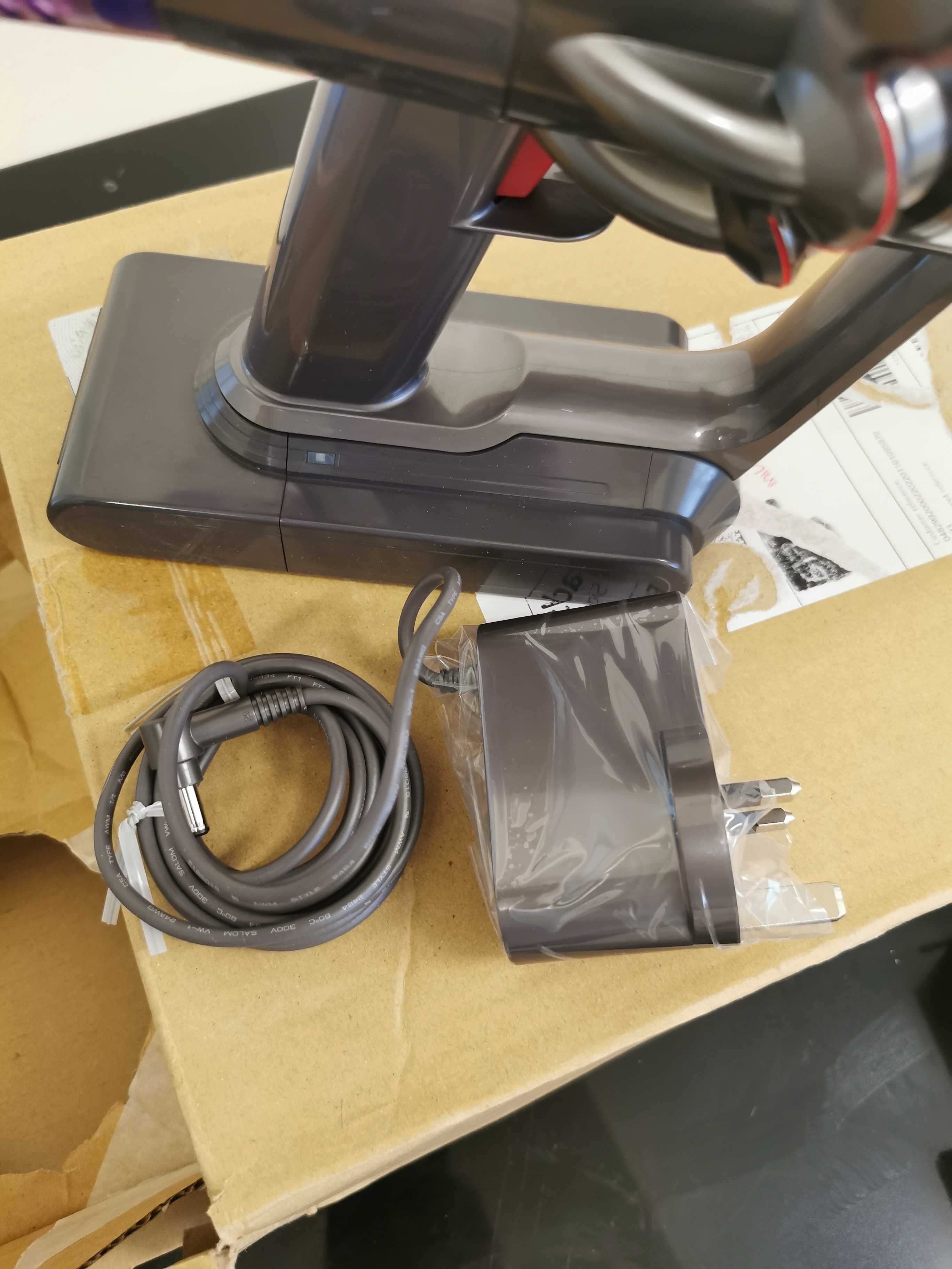 Прахосмукачка Dyson V11 с клик система,само тялото с зарядното!