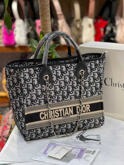 Чанти дамски луксозни на топ брандове