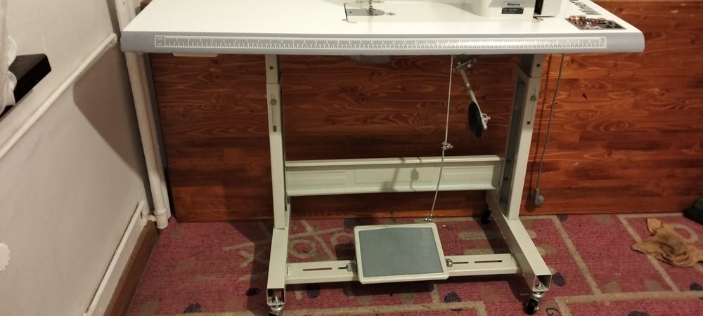 Mașina de cusut liniara Minerva și triploc 4 ate minerva