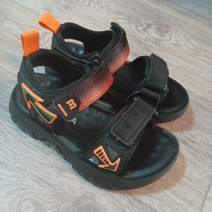 Продам сандалии на мальчика