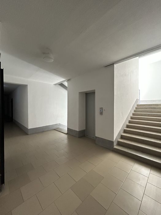 Продам 2 к.кв., 12 мкр.