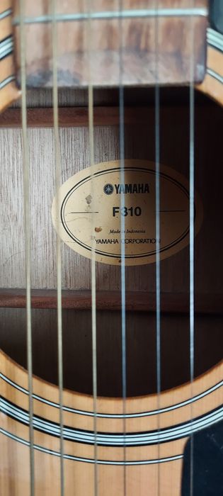 Продам гитару 6 струн