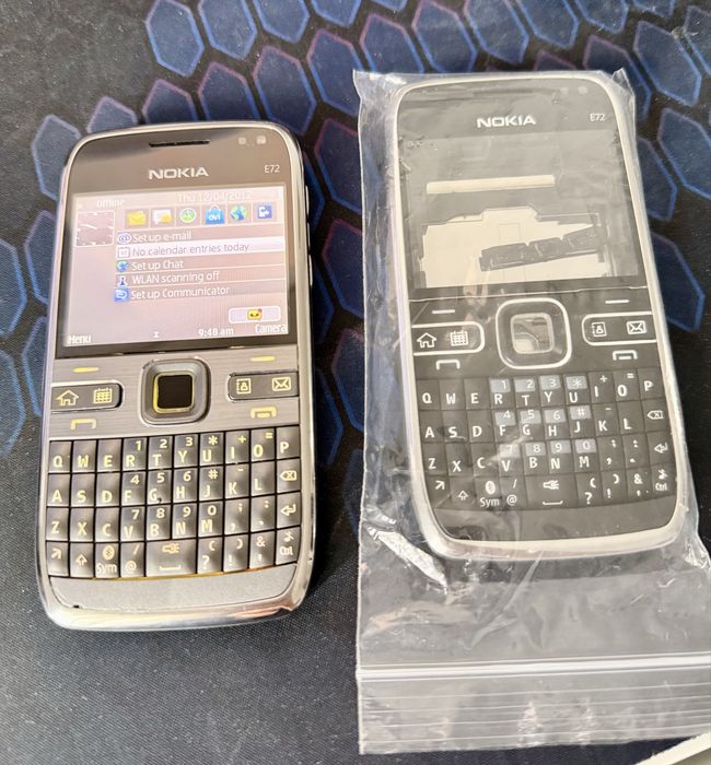 Nokia E72 cu incarcator si carcasa noua