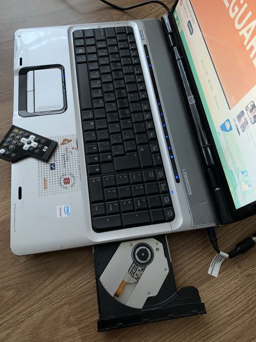 Laptop Hp display mare 17,3 inch,Windows ok,320gb m,cu incarcator.