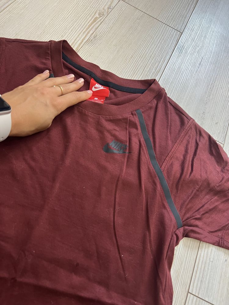 Дрехи Nike и Puma  - клинове,тениски,бюстиета