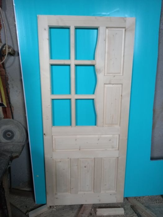 Usi, ferestre de lemn