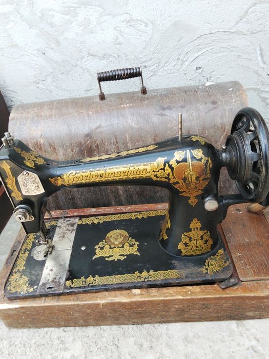Швейная машина старинная