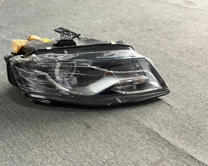 Far Audi A5 – Dreapta – Xenon – NOU – 1.500 lei