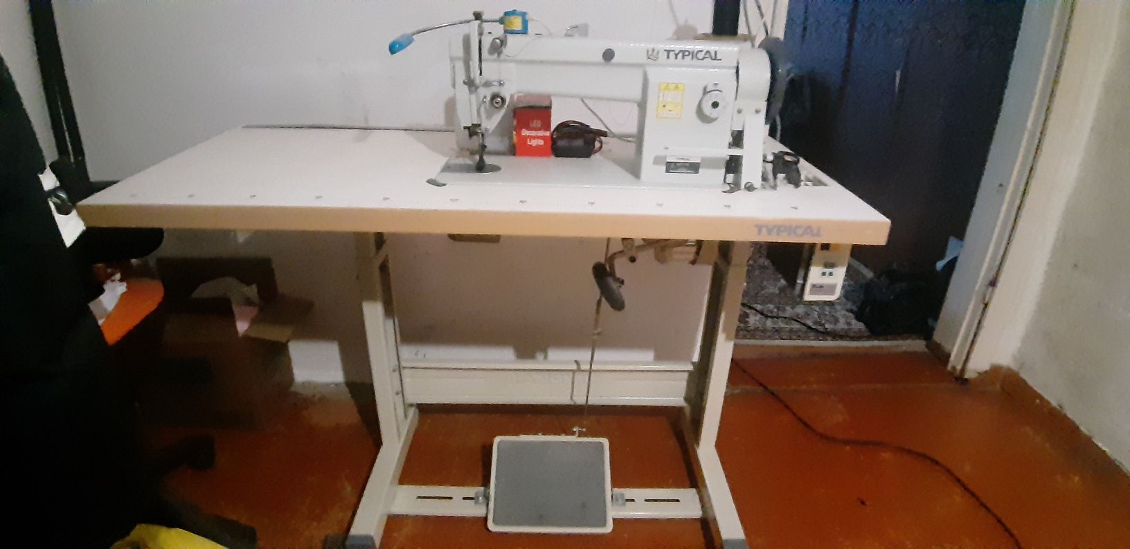 Продам швейную машинку Typical GC 6-7d